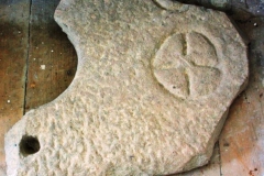 9-lochgoilhead-2016-millstone-with-inscribed-cross-possibly-reuse-as-headstone-2