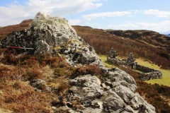 2-an-teampull-pink-quartz-rock-above-the-chapel-with-putative-cut-bench-copy